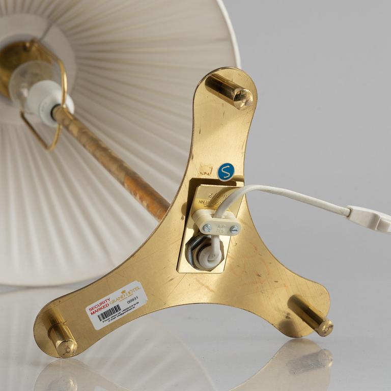 Josef Frank, bordslampa, modell 2467, Firma Svenskt Tenn.