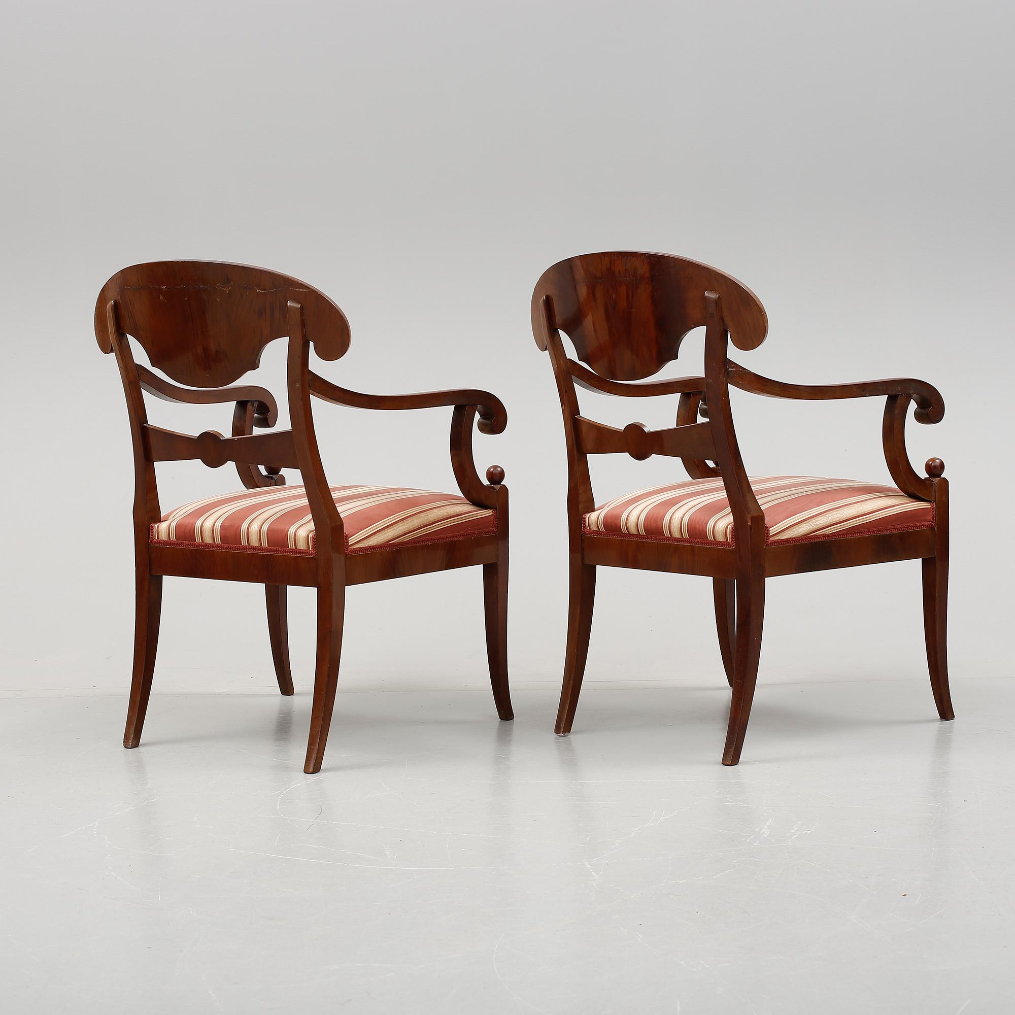 KARMSTOLAR, ett par, Karl-Johan, 1800-talets första hälft.