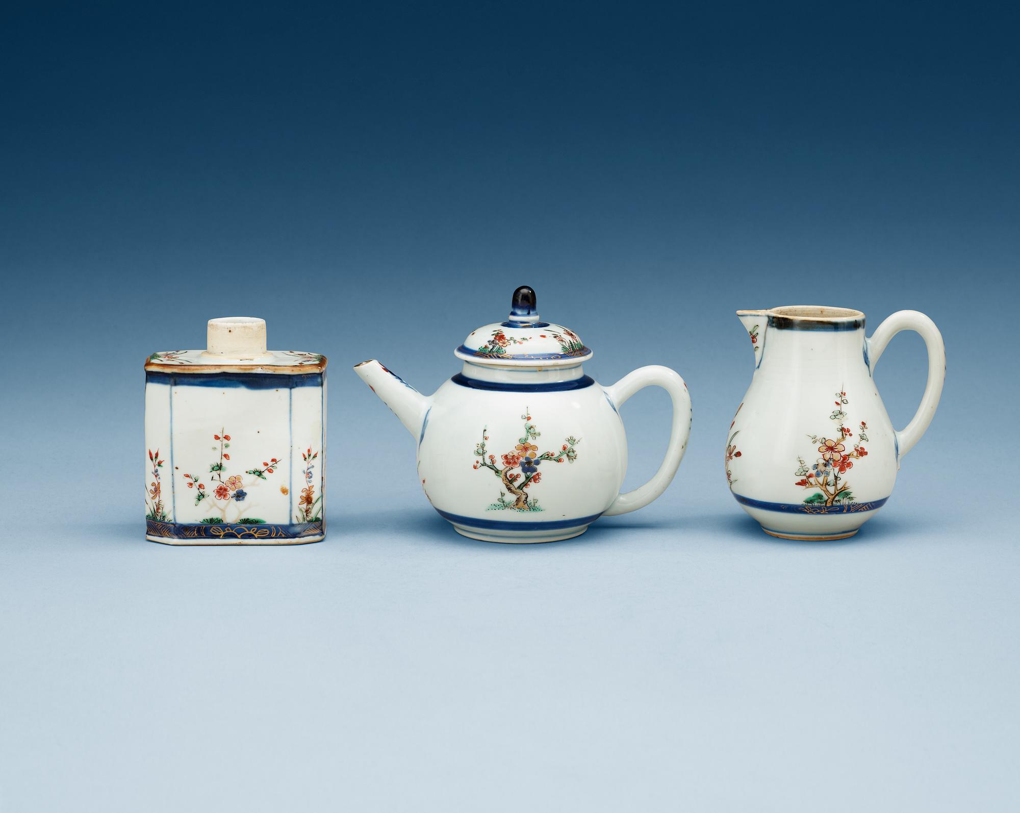 TEKANNA, GRÄDDKANNA samt TEDOSA, kompaniporslin, 1700-tal.