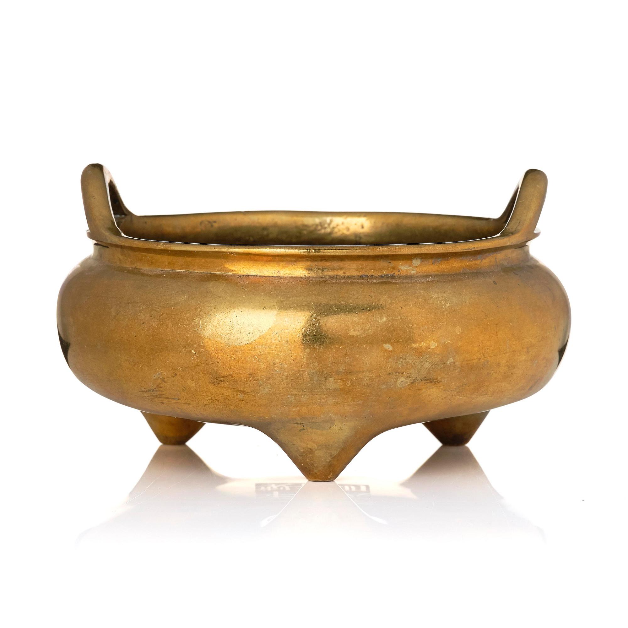 A tripod bronze censer, late Ming dynasty/early Qing dynasty.