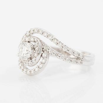 Ring 14K white gold set with round brilliant-cut diamonds.