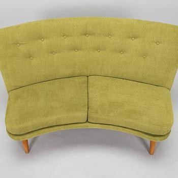 Carl Gustaf Hiort af Ornäs, sohva, "Kim", Puunveisto Oy - Träsnideri Ab, 1940-luvun puoliväli.