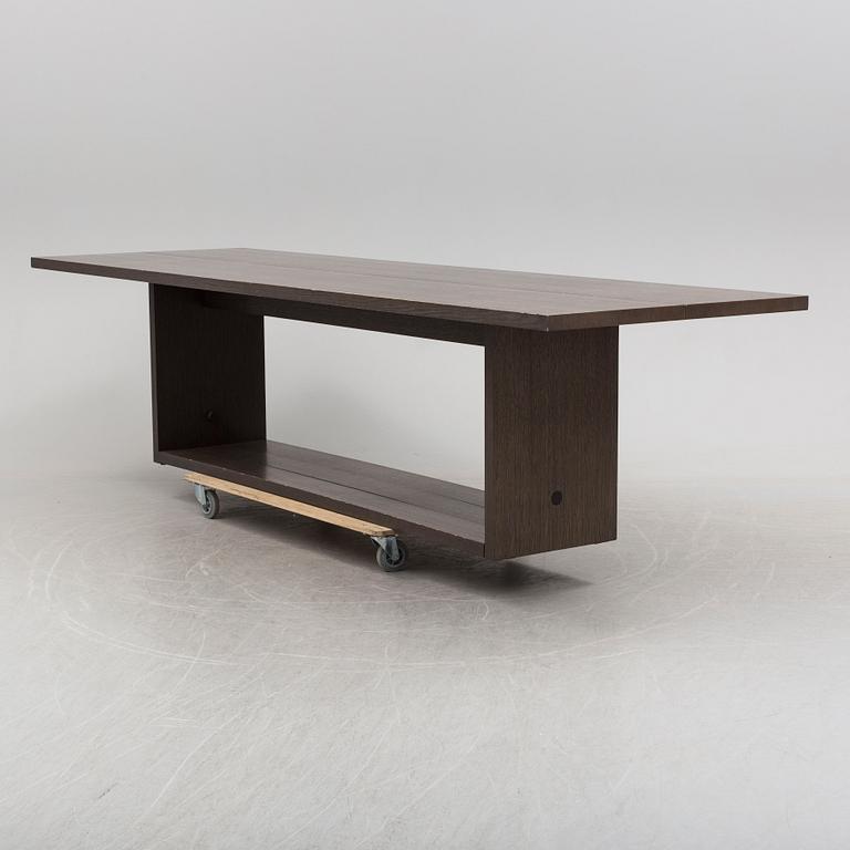 An oak dining table 'Argo' by Antonio Cittero B&B Italia.