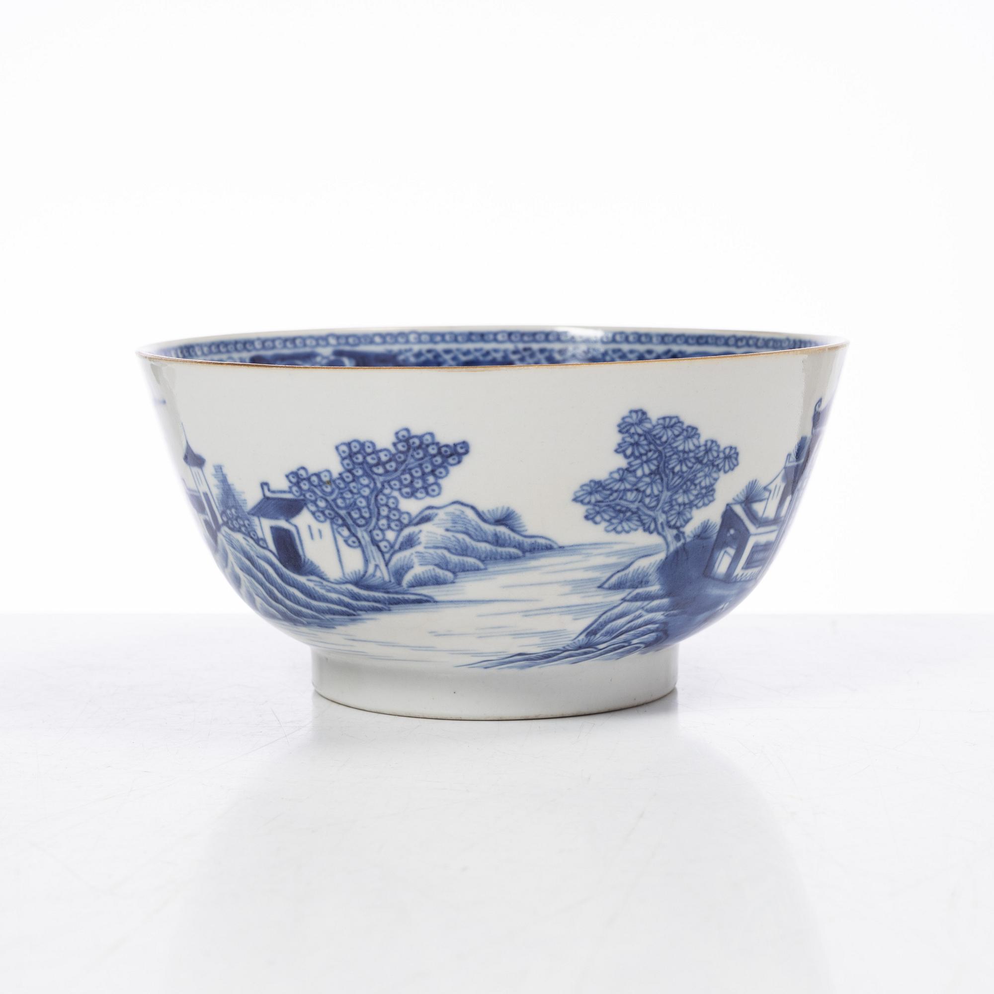 Five pieces of underglaze blue decorated porcelain, china, Qianlong (1736-95) & Jiaqing (1796-1822).