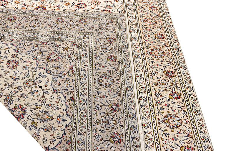 A Keshan carpet, c. 342 x 247 cm.