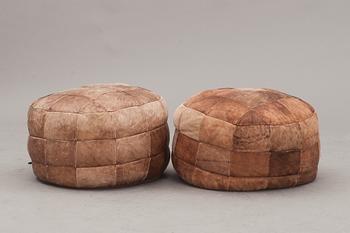 SITTPUFFAR, 2 st, 1900-talets andra hälft.