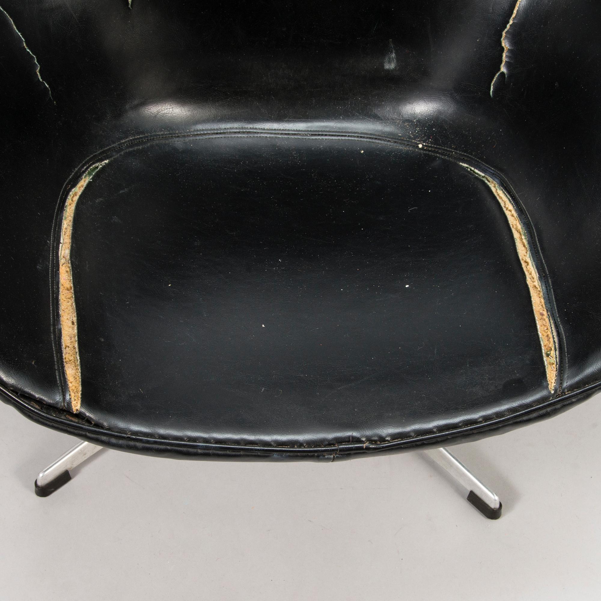 ARNE JACOBSEN, A 1960s arm chair "Egg chair" designed for Fritz Hansen, Denmark.
