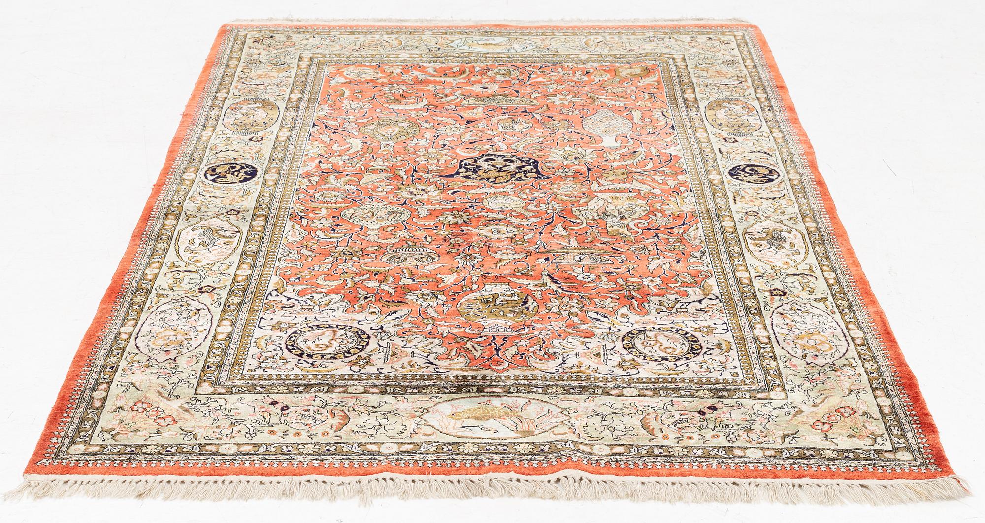 Matta, silke Ghom, ca 205 x 135 cm.