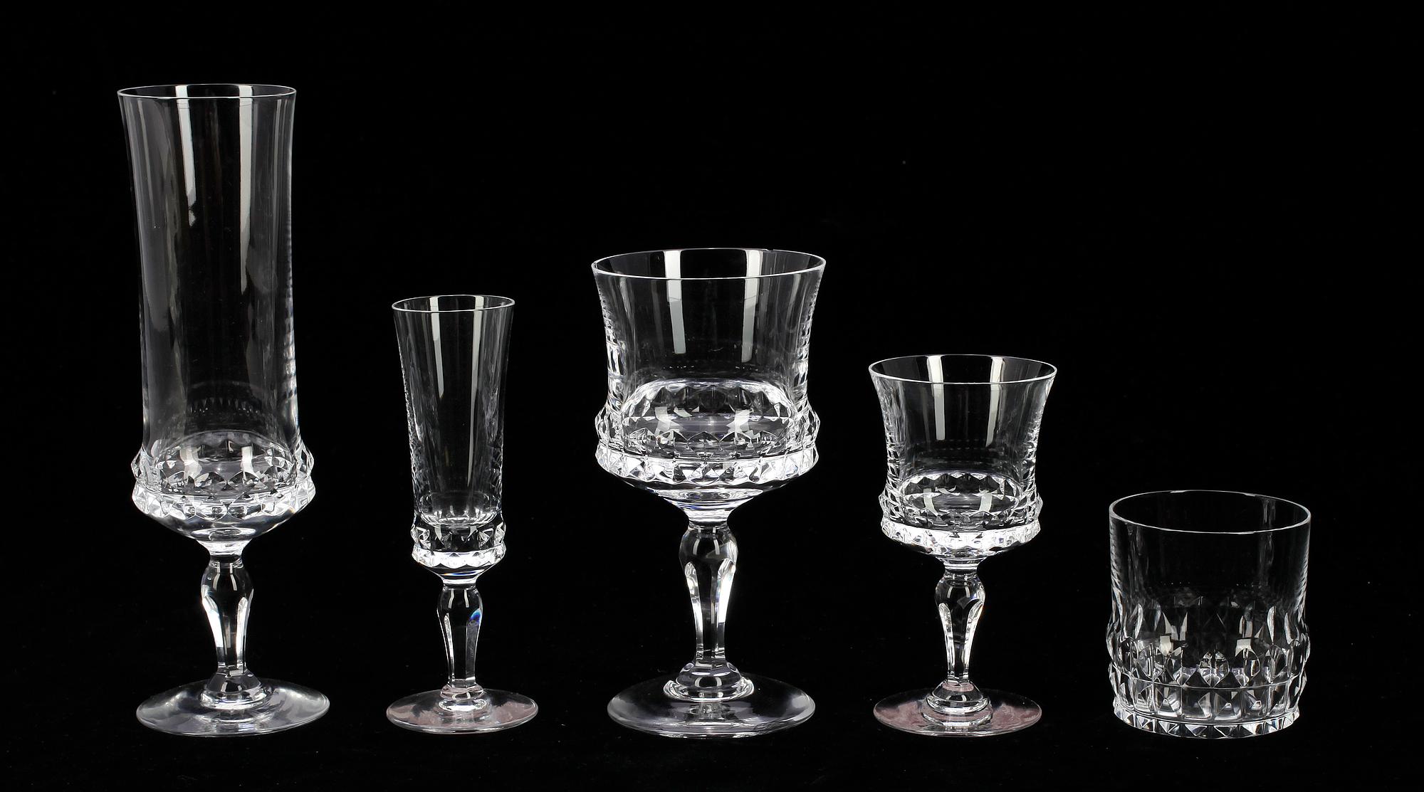 GLASSERVISDELAR, 56 st, "Silvia", Ingeborg Lundin, Orrefors, formgiven 1957.