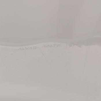 ALVAR AALTO, GLASS SCULPTURE, 4 PIECES. The Aalto Flower. Signed Alvar Aalto, the lower dish numbered 19/1986. Iittala.