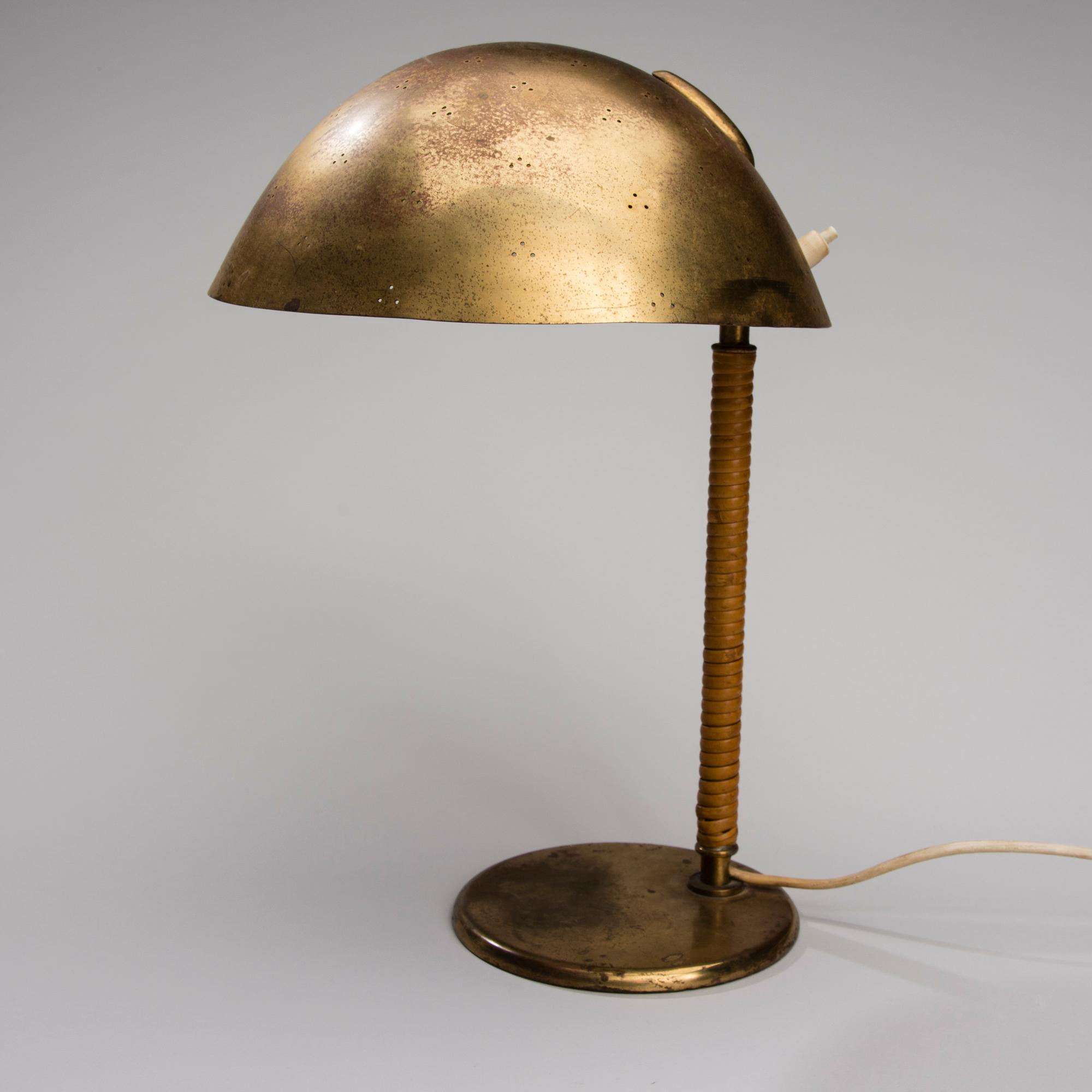 PAAVO TYNELL, BORDSLAMPA. Tillverkad av Taito Oy, 1940-tal.