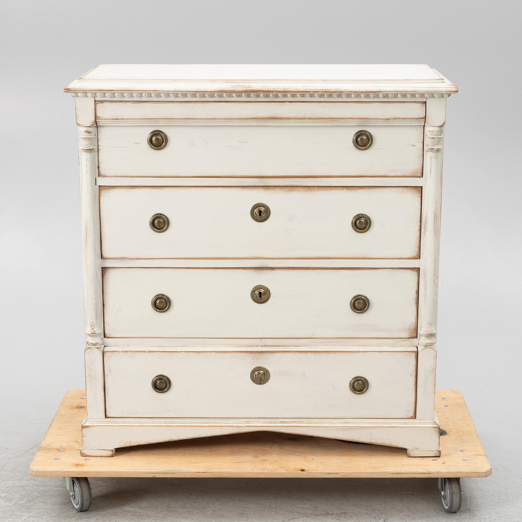 Chest of drawers, 19th century.