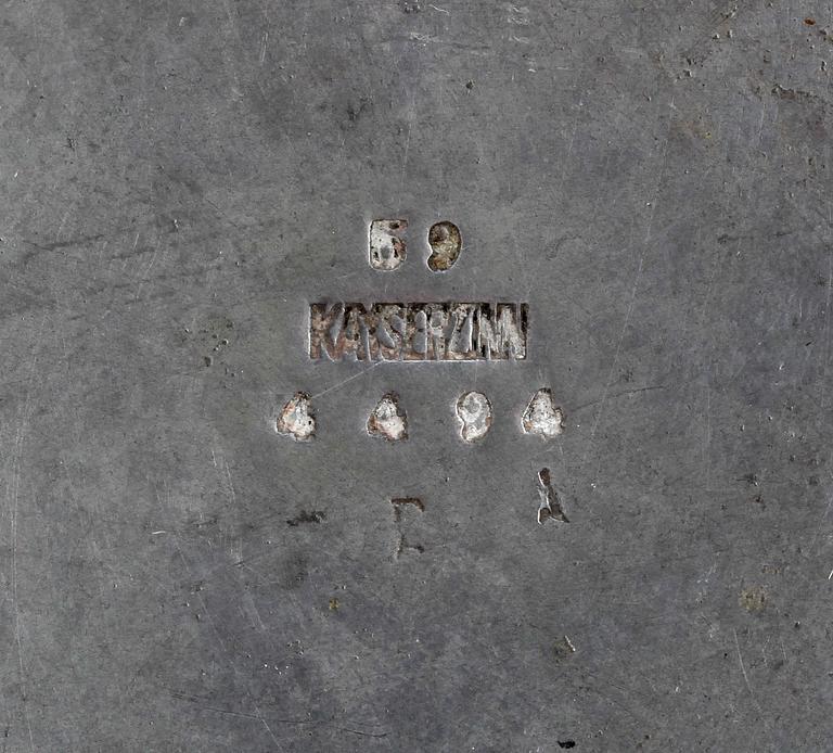 BRICKA, samt VASER, ett par, tenn, Hugo Leven, Kaiserzinn, 1909 resp 1902.