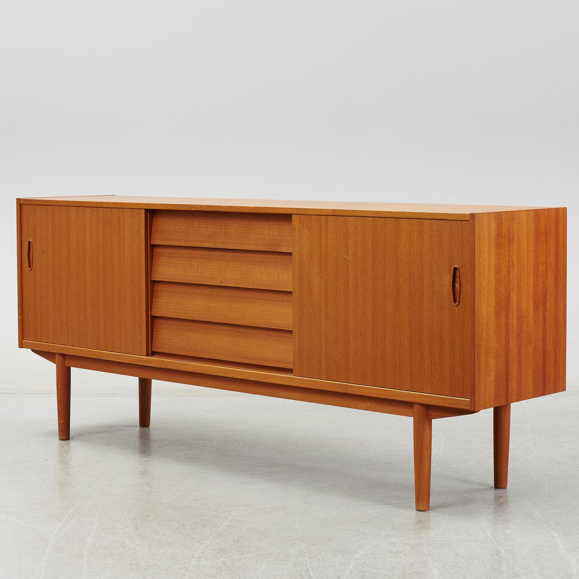 Nils Jonsson, sideboard, Bra Bohag, Hugo Troeds, Bjärnum.