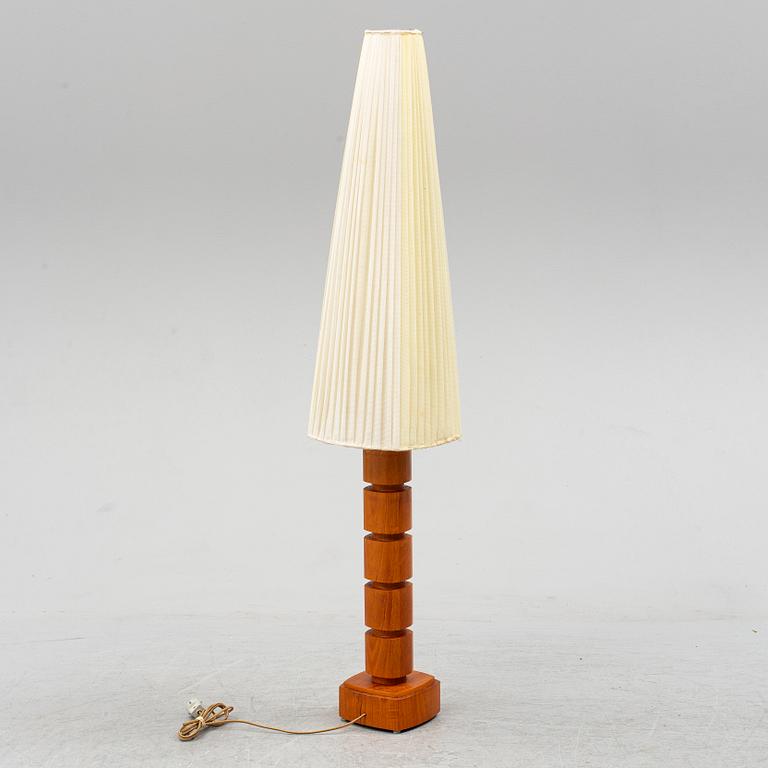 A Möllers Armatur Teak and brass lamp, Eskilstuna, mid 20th Century.
