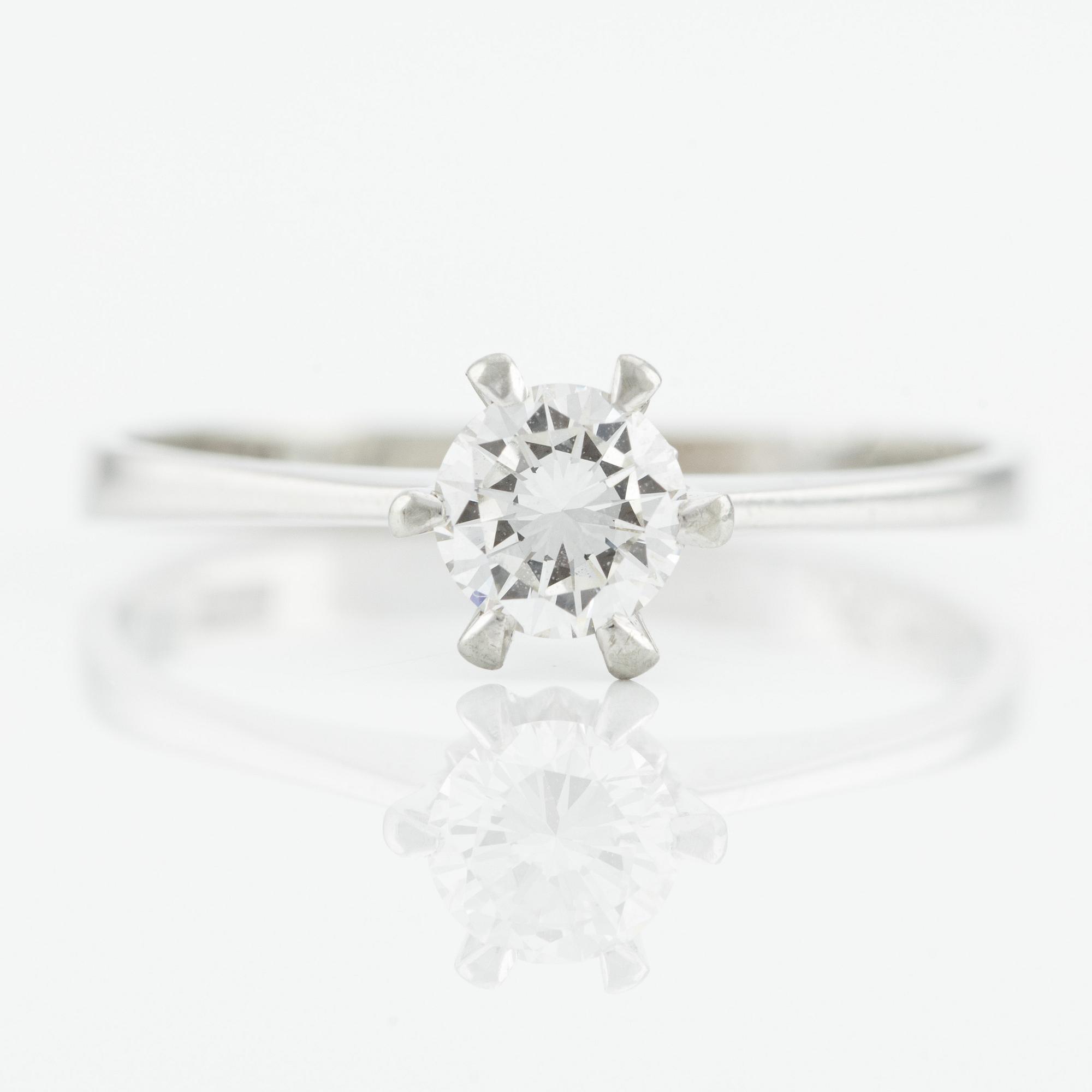Ring, 18K vitguld med briljantslipad diamant ca 0,45 ct.