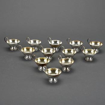 PUNCHBÄGARE, 12 st, silver, K&EC, Göteborg, 1960-/70-tal. Total vikt ca 374 gram.