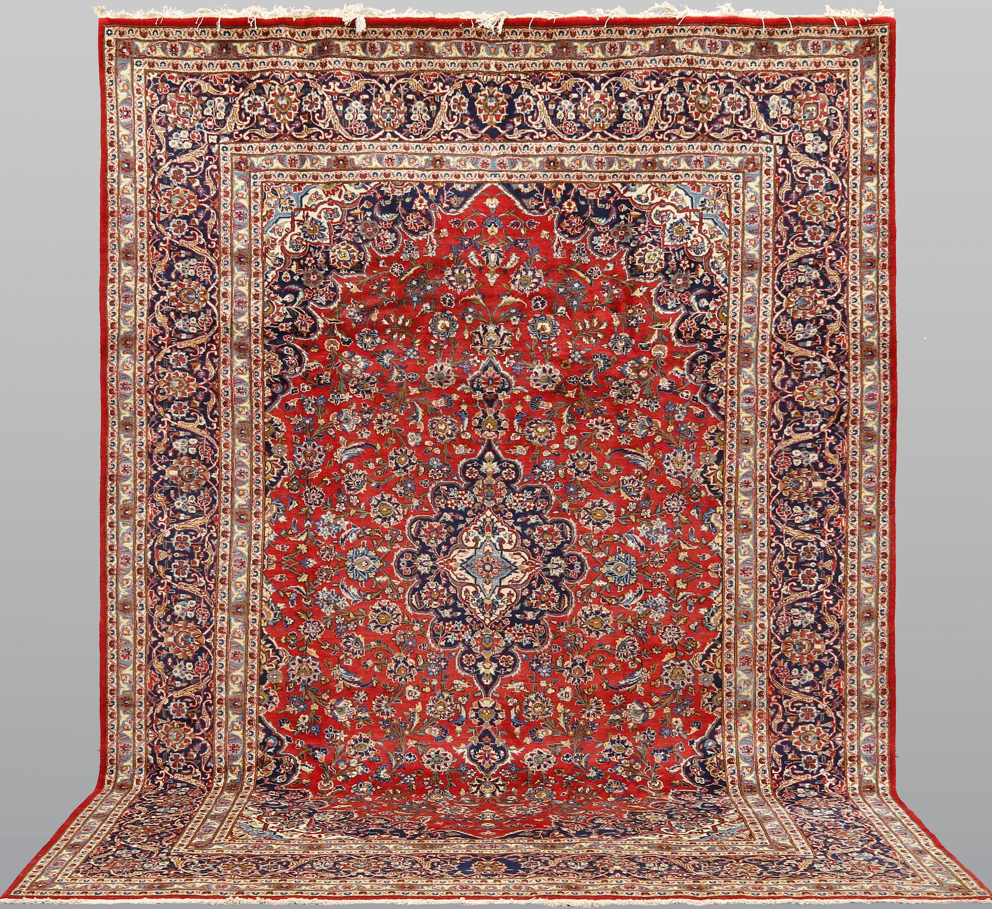 A Keshan carpet, approx. 307 x 200 cm.