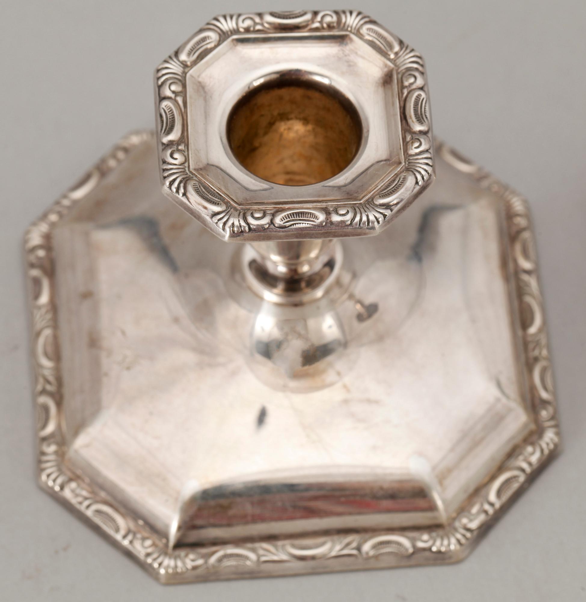 LJUSSTAKAR, ett par, silver. Svenska importstämplar, 1900-tal.
