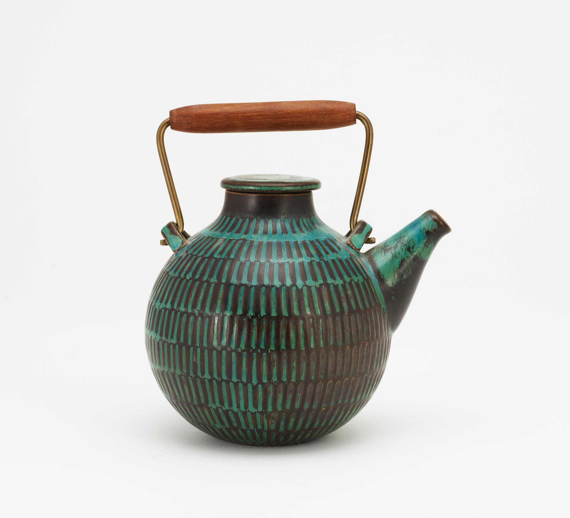 A Stig Lindberg stoneware teapot, Gustavsberg studio 1964.