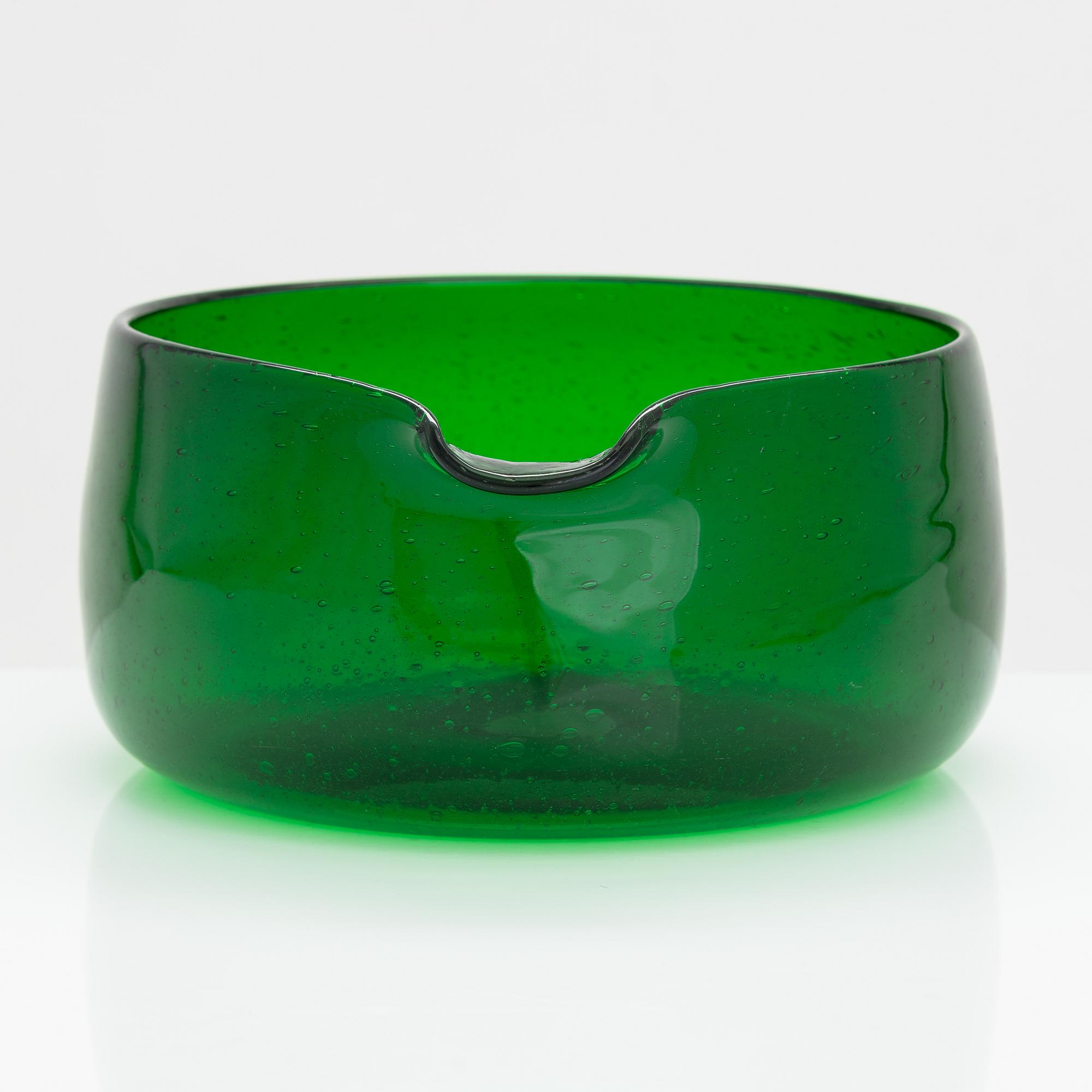 Kaj Franck, båskål, karaff och skål, Sargasso-serien, signerade Nuutajärvi Notsjö. Serien formgiven under 1960-telet.