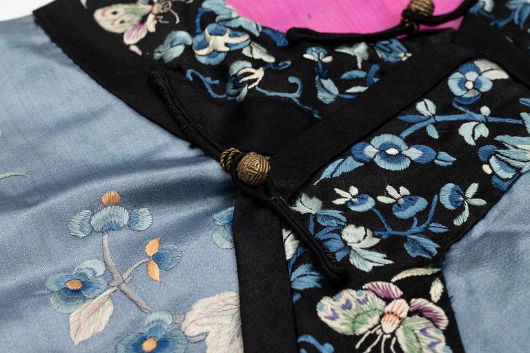 A lavender blue embroidered silk female informal robe, late Qing dynasty, 19th century.