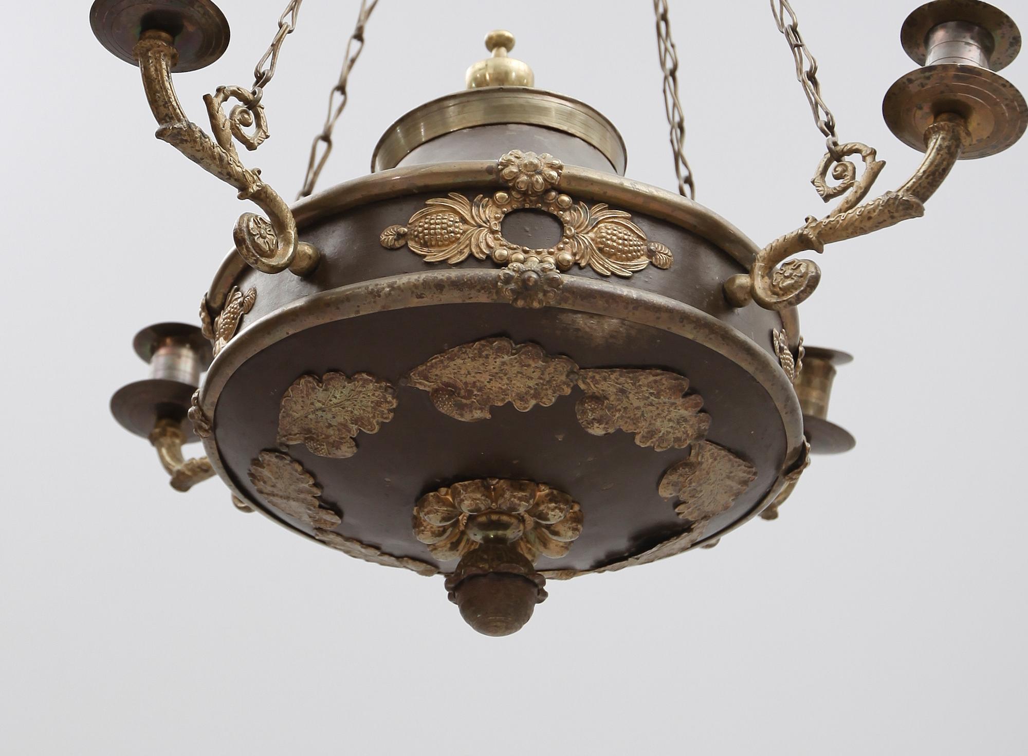 TAKAMPEL, empirestil, 1800-talets andra hälft. Höjd ca 60 cm.