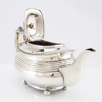 Robert Peppin teapot silver London 1824.