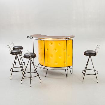 Bar counter and 4 bar stools, mid 1900s.