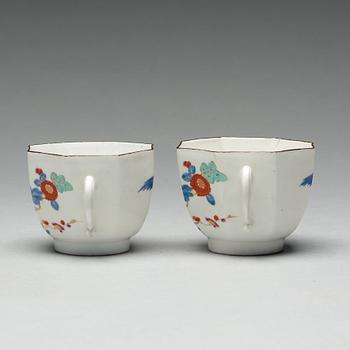 KOPPAR, ett par, porslin. Meissen, 1700-tal.