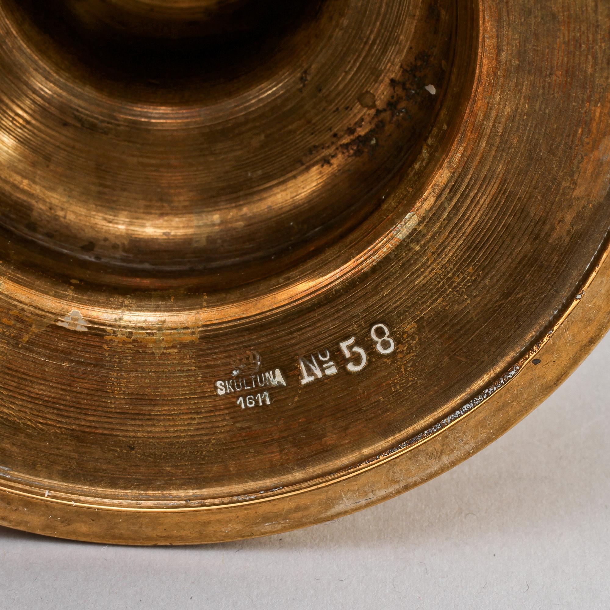 LJUSSTAKAR, ett par, mässing, "No 58", Skultuna, Sverige, tidigt 1900-tal.