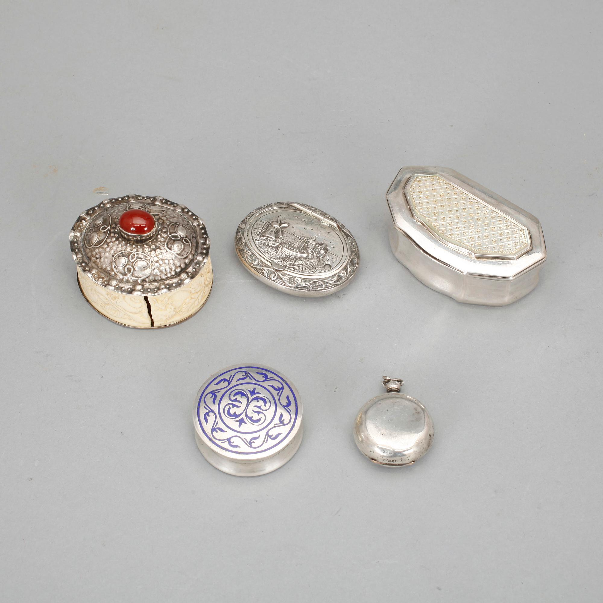 DOSOR, 5 st, silver och ben, bla England, 1900-tal. Total vikt ca 160 gram.