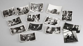 SAMLING FOTOGRAFIER, ca 100 st, 1900-talets mitt, från filminspelningar bla Sjunde Inseglet av Ingmar Bergman.