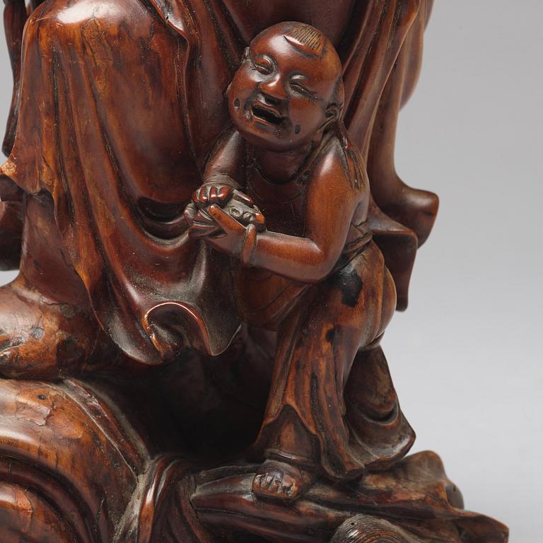 A root scultpure of buddai, Qing dynasty circa 1900.