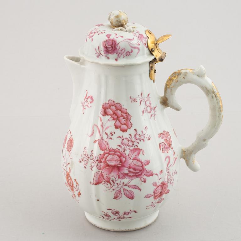 Kaffekanna med lock, kompaniporslin. Qingdynastin, Qianlong (1736-95).