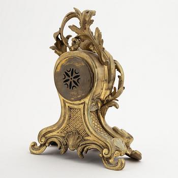 Bordsur, mässing, rokokostil, omkring 1900.