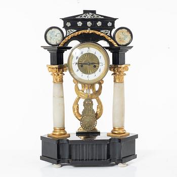 Table pendulum clock, 19th century.