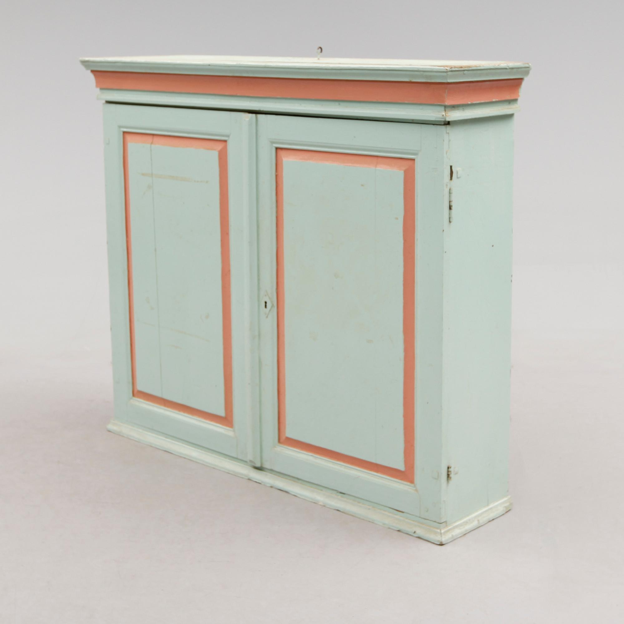 ÖVERSKÅP, allmoge, 1800-talets andra hälft.