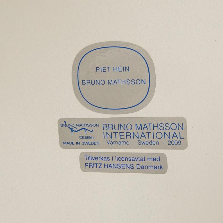 Bruno Mathsson & Piet Hein, dining table, "Superellipse", Bruno Mathsson International, Värnamo, 2009.