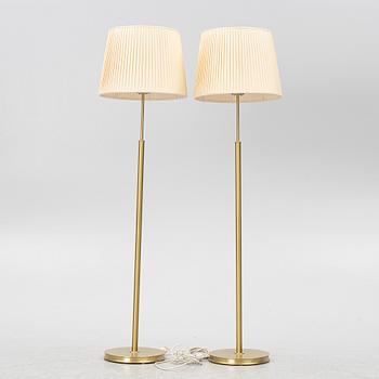 Josef Frank, golvlampor, ett par, modell G2148, Firma Svenskt Tenn.