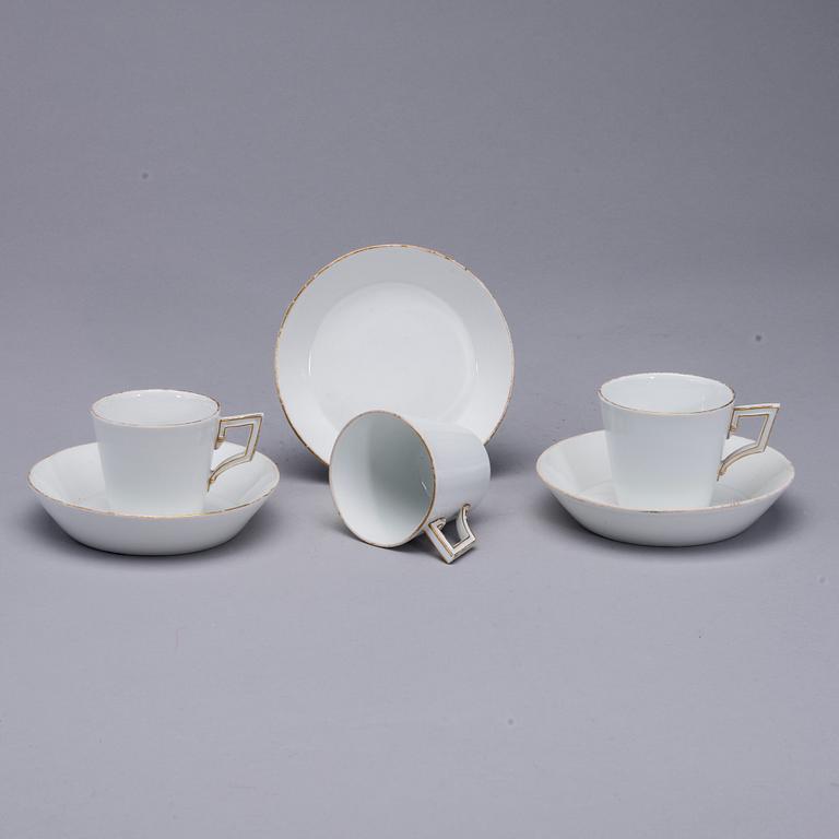 KAFFEKOPPAR MED FAT, 3 kpl, porslin, Meissen, Marcolini-period 1774-1814.