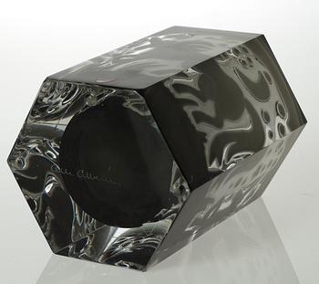 An Olle Alberius ariel 'Enhörning/The unicorn' glass vase, Orrefors Gallery 1988.