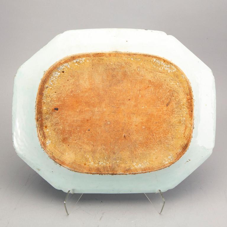 A Chinese Qianlong porcelain plate.