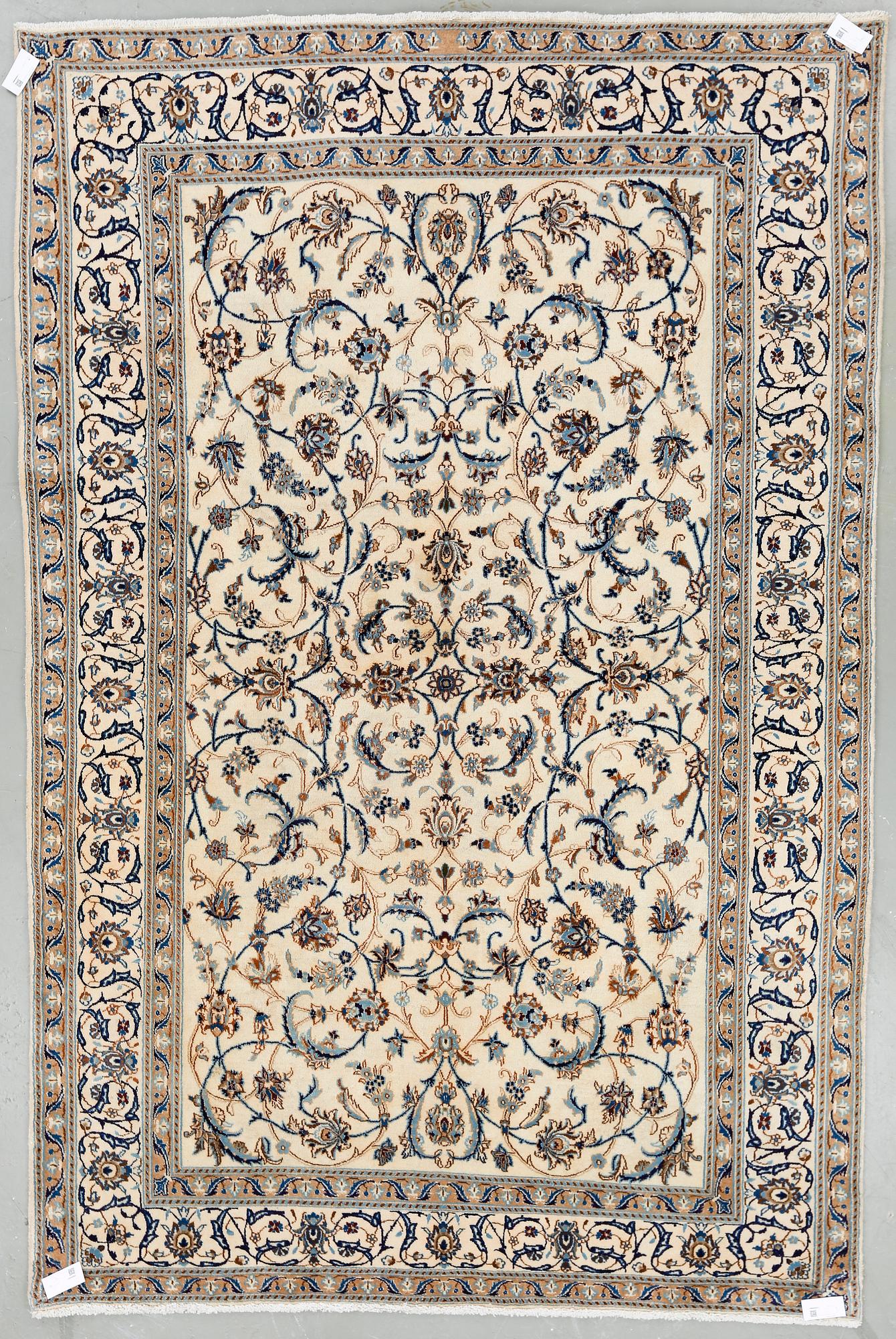 MATTA, Nain, part silk. Ca 296x199 cm.