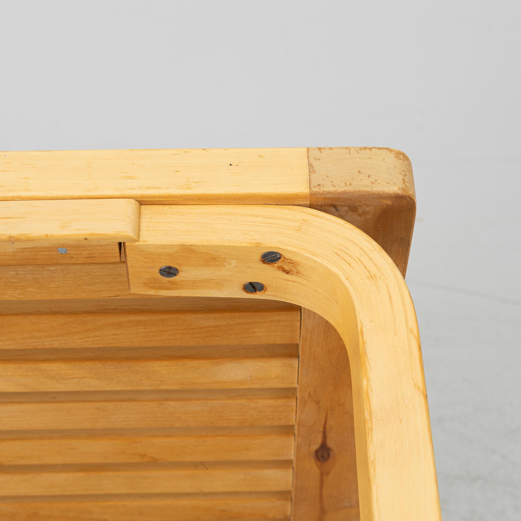 Alvar Aalto, Bänk, modell 153A, Artek, Finland.
