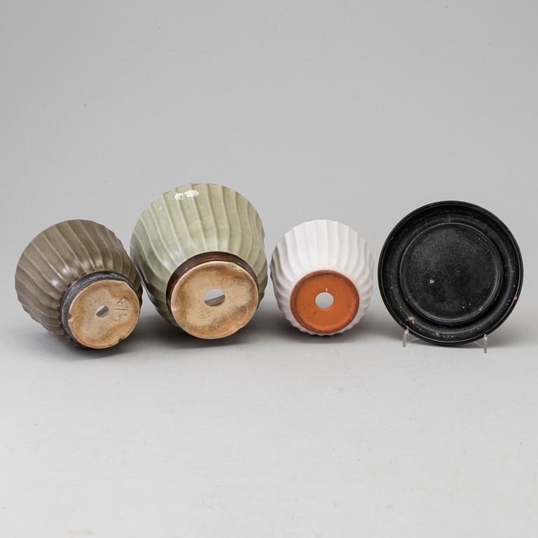 Three EWALD DAHLSKOG flower pots, 'Tellus', by Bo Fajans.