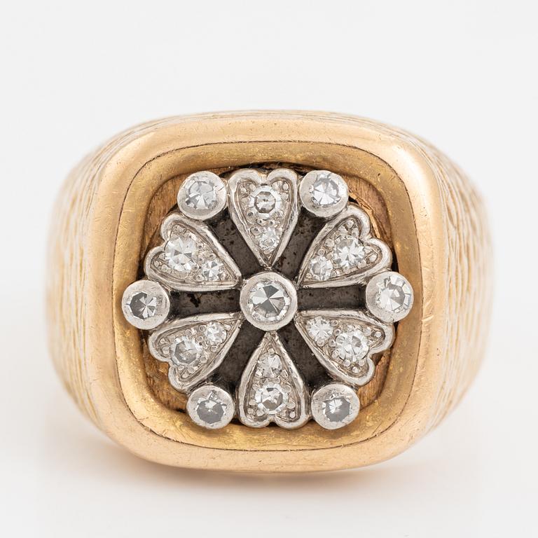 An 18K gold ring set with eight-cut diamonds.