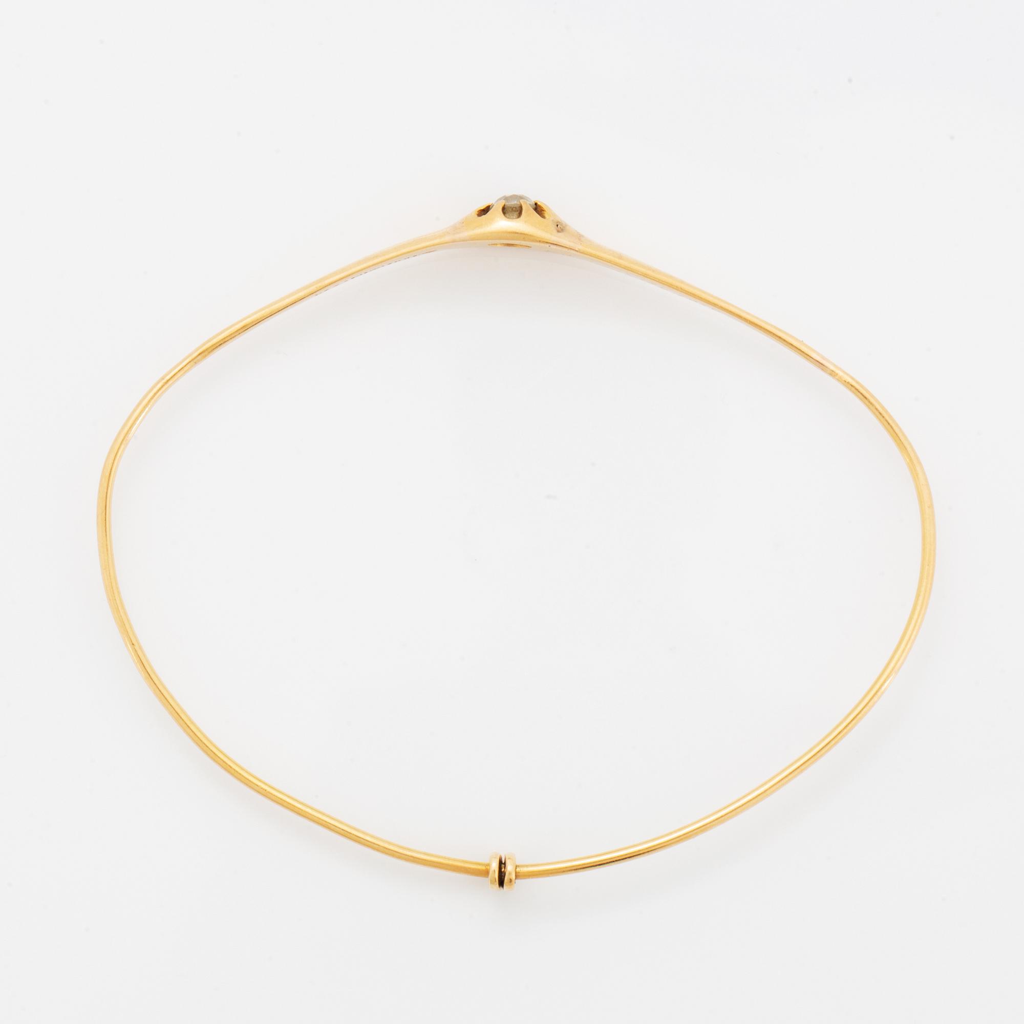 ARMRING, guld med gammalslipad diamant.