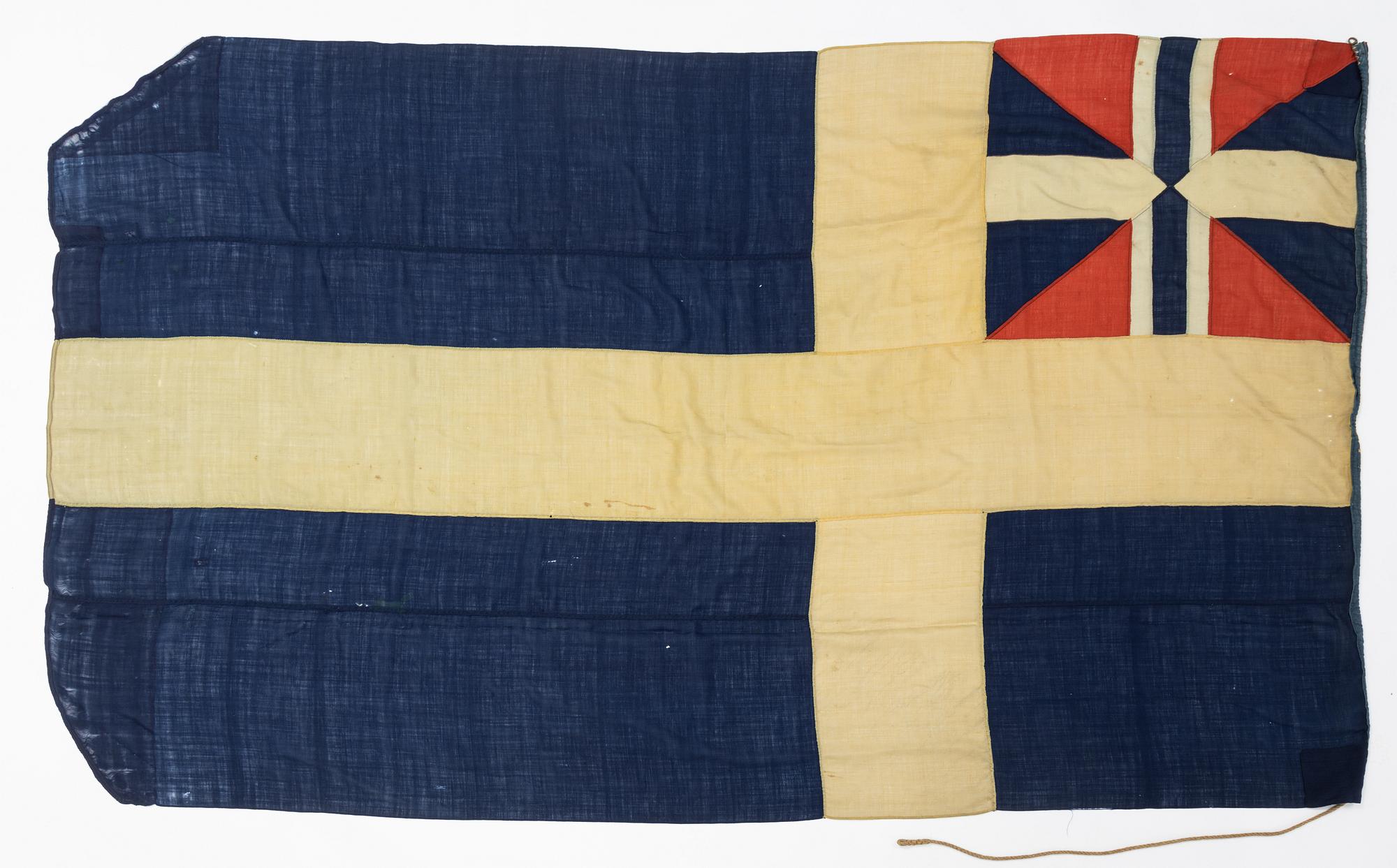 A Swedish flag with the sympol of the Swedish Norwegian union, late 19th/early 20th Century.