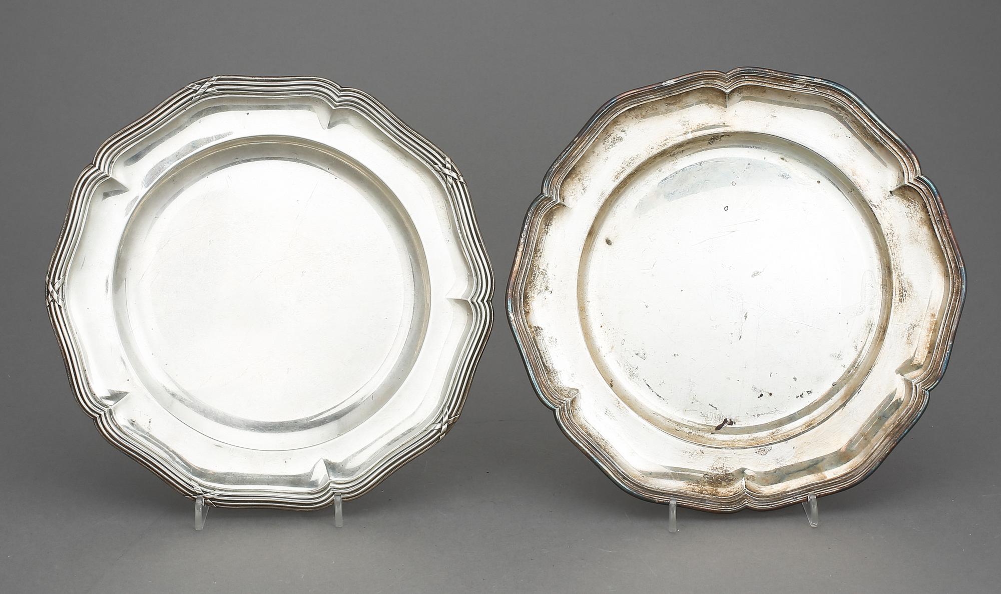 TALLRIKAR, 2 st, silver, GA Dahlgren resp K. Anderson, 1925 resp 1906. Vikt tot ca 889 gram.